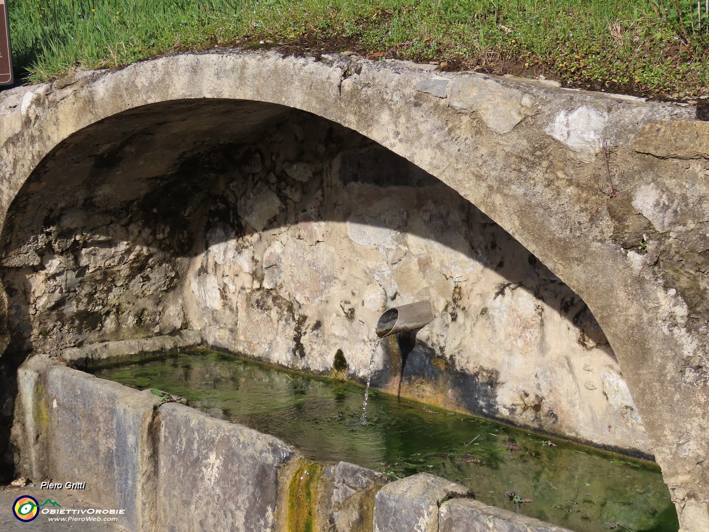 06 Prendiamo a dx stradetta dopo vecchia fontana.JPG